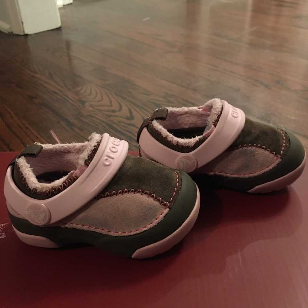 Crocs- Baby Size 4 - Picture 2 of 4